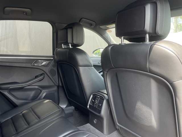 ポルシェ マカン GTS 長野県 2017(平29)年 3.8万km 黒 １オーナー　/スポーツクロノ　/本革１８ｗａｙスポーツシート　/ベンチレーション　/エントリー＆ドライブ　/ＡＣＣ　/レーンキープ　/スポーツエグゾースト　/エアサスペンション　/カラークレスト　/リヤＡＣ　/パワーバック