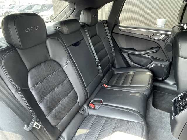 ポルシェ マカン GTS 長野県 2017(平29)年 3.8万km 黒 １オーナー　/スポーツクロノ　/本革１８ｗａｙスポーツシート　/ベンチレーション　/エントリー＆ドライブ　/ＡＣＣ　/レーンキープ　/スポーツエグゾースト　/エアサスペンション　/カラークレスト　/リヤＡＣ　/パワーバック