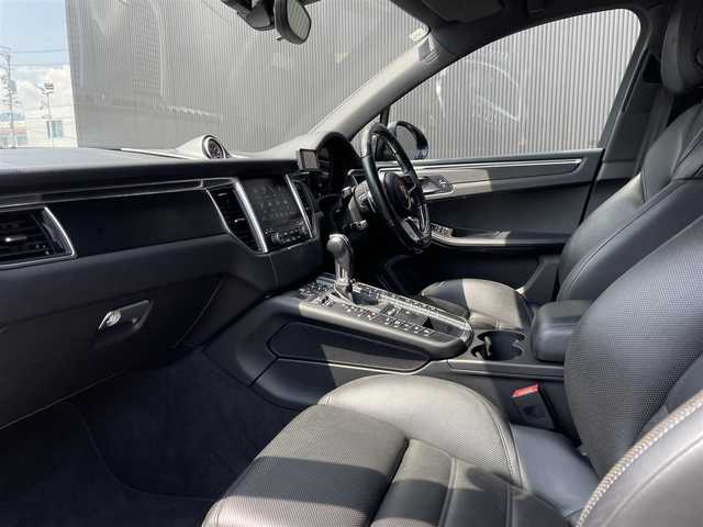 ポルシェ マカン GTS 長野県 2017(平29)年 3.8万km 黒 １オーナー　/スポーツクロノ　/本革１８ｗａｙスポーツシート　/ベンチレーション　/エントリー＆ドライブ　/ＡＣＣ　/レーンキープ　/スポーツエグゾースト　/エアサスペンション　/カラークレスト　/リヤＡＣ　/パワーバック