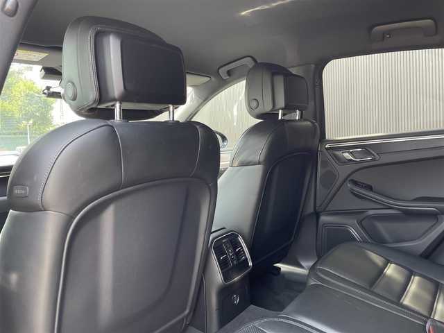 ポルシェ マカン GTS 長野県 2017(平29)年 3.8万km 黒 １オーナー　/スポーツクロノ　/本革１８ｗａｙスポーツシート　/ベンチレーション　/エントリー＆ドライブ　/ＡＣＣ　/レーンキープ　/スポーツエグゾースト　/エアサスペンション　/カラークレスト　/リヤＡＣ　/パワーバック