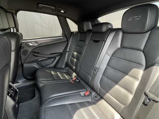 ポルシェ マカン GTS 長野県 2017(平29)年 3.8万km 黒 １オーナー　/スポーツクロノ　/本革１８ｗａｙスポーツシート　/ベンチレーション　/エントリー＆ドライブ　/ＡＣＣ　/レーンキープ　/スポーツエグゾースト　/エアサスペンション　/カラークレスト　/リヤＡＣ　/パワーバック