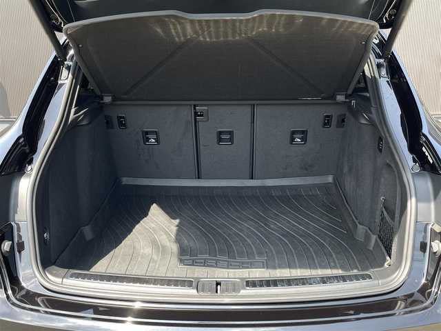 ポルシェ マカン GTS 長野県 2017(平29)年 3.8万km 黒 １オーナー　/スポーツクロノ　/本革１８ｗａｙスポーツシート　/ベンチレーション　/エントリー＆ドライブ　/ＡＣＣ　/レーンキープ　/スポーツエグゾースト　/エアサスペンション　/カラークレスト　/リヤＡＣ　/パワーバック