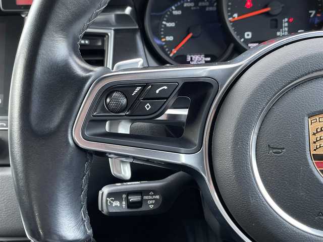 ポルシェ マカン GTS 長野県 2017(平29)年 3.8万km 黒 １オーナー　/スポーツクロノ　/本革１８ｗａｙスポーツシート　/ベンチレーション　/エントリー＆ドライブ　/ＡＣＣ　/レーンキープ　/スポーツエグゾースト　/エアサスペンション　/カラークレスト　/リヤＡＣ　/パワーバック