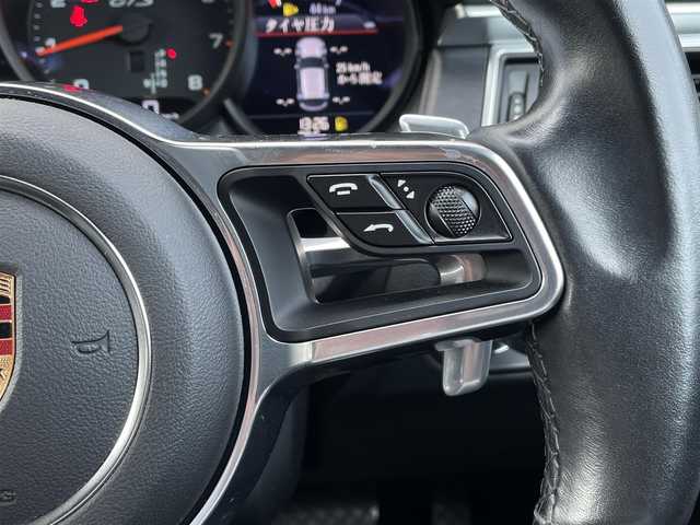 ポルシェ マカン GTS 長野県 2017(平29)年 3.8万km 黒 １オーナー　/スポーツクロノ　/本革１８ｗａｙスポーツシート　/ベンチレーション　/エントリー＆ドライブ　/ＡＣＣ　/レーンキープ　/スポーツエグゾースト　/エアサスペンション　/カラークレスト　/リヤＡＣ　/パワーバック