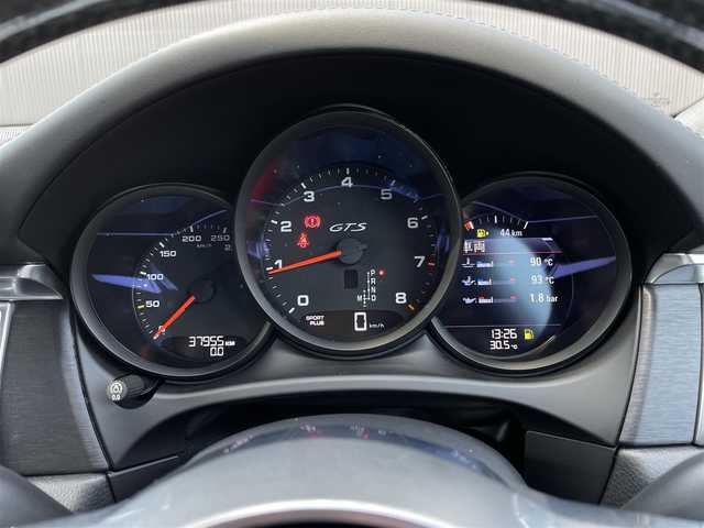 ポルシェ マカン GTS 長野県 2017(平29)年 3.8万km 黒 １オーナー　/スポーツクロノ　/本革１８ｗａｙスポーツシート　/ベンチレーション　/エントリー＆ドライブ　/ＡＣＣ　/レーンキープ　/スポーツエグゾースト　/エアサスペンション　/カラークレスト　/リヤＡＣ　/パワーバック