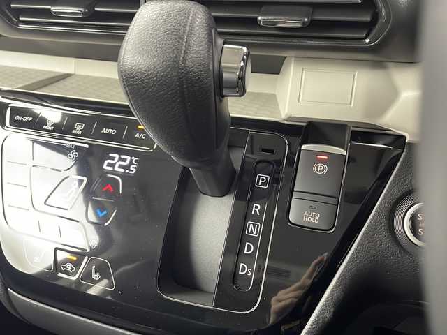 三菱 デリカミニ T プレミアム 愛知県 2025(令7)年 0.1千km 緑Ⅱ /ワンオーナー//禁煙車//純正オーディオ//マルチアラウンドモニター//デジタルルームミラー(マルチアラウンドモニター付)//Bluetooth・USB・AppleCarPlay・AndroidAuto//純正15インチアルミホイール//ルーフレール//MI-PILOT//アダプティブクルーズコントロール(ACC)//車線維持支援//衝突被害軽減ブレーキ//車線逸脱警報//先行車発進お知らせ//標識認識//フロント・リヤセンサー//ふらつき警報//ヒルディセントコントロール//アイドリングストップ//横滑り防止//オートマチックハイビーム//LEDヘッドライト//オートライト//フロントフォグランプ//電動格納ミラーウィンカー//プッシュスタート//本革巻きステアリング//ステアリングスイッチ//ステアリングヒーター//パドルシフト//ファブリック+合成皮革シート//前席シートヒーター//電子パーキングブレーキ//ブレーキオートホールド//リヤサーキュレーター(プラズマクラスター付)//寒冷地仕様//イモビライザー//スペアキー1本//新車保証書・取扱説明書