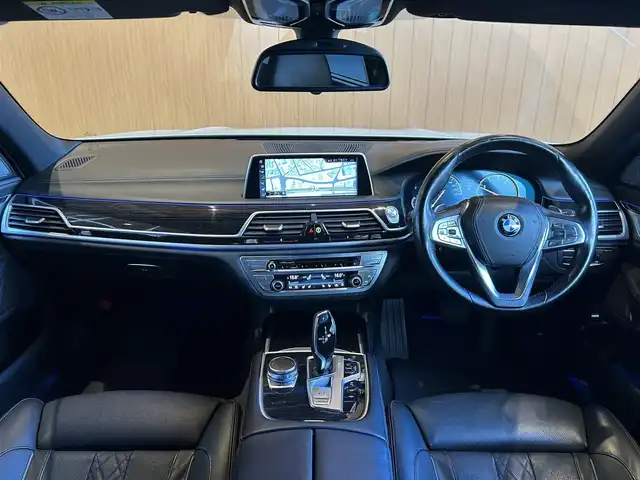 ＢＭＷ ７５０Ｌｉ Mスポーツ 宮城県 2016(平28)年 5万km ミネラルホワイト リヤコンフォートパッケージ/スカイラウンジガラスサンルーフ/リヤエンターテイメントシステム/アクティブクルーズコントロール/レーンキープアシスト/レーンチェンジウォーニング/ヘッドアップディスプレイ/harman/kardon/iDriveナビゲーションシステム/フルセグTV/全方位カメラ/ブラックレザーシート/シートベンチレーション/シートヒーター/メモリ機能付きパワーシート/純正20インチAW/レーザーライトLEDヘッドライト/後席専用タブレット
