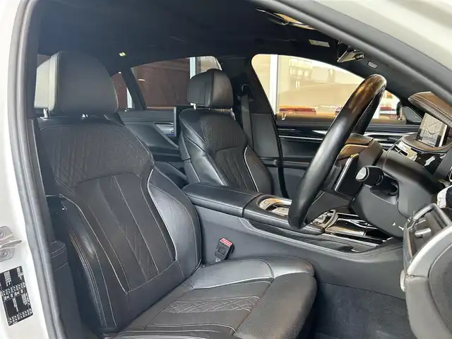 ＢＭＷ ７５０Ｌｉ Mスポーツ 宮城県 2016(平28)年 5万km ミネラルホワイト リヤコンフォートパッケージ/スカイラウンジガラスサンルーフ/リヤエンターテイメントシステム/アクティブクルーズコントロール/レーンキープアシスト/レーンチェンジウォーニング/ヘッドアップディスプレイ/harman/kardon/iDriveナビゲーションシステム/フルセグTV/全方位カメラ/ブラックレザーシート/シートベンチレーション/シートヒーター/メモリ機能付きパワーシート/純正20インチAW/レーザーライトLEDヘッドライト/後席専用タブレット
