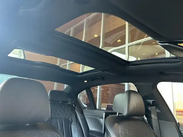 ＢＭＷ ７５０Ｌｉ Mスポーツ 宮城県 2016(平28)年 5万km ミネラルホワイト リヤコンフォートパッケージ/スカイラウンジガラスサンルーフ/リヤエンターテイメントシステム/アクティブクルーズコントロール/レーンキープアシスト/レーンチェンジウォーニング/ヘッドアップディスプレイ/harman/kardon/iDriveナビゲーションシステム/フルセグTV/全方位カメラ/ブラックレザーシート/シートベンチレーション/シートヒーター/メモリ機能付きパワーシート/純正20インチAW/レーザーライトLEDヘッドライト/後席専用タブレット