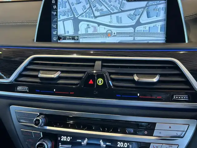 ＢＭＷ ７５０Ｌｉ Mスポーツ 宮城県 2016(平28)年 5万km ミネラルホワイト リヤコンフォートパッケージ/スカイラウンジガラスサンルーフ/リヤエンターテイメントシステム/アクティブクルーズコントロール/レーンキープアシスト/レーンチェンジウォーニング/ヘッドアップディスプレイ/harman/kardon/iDriveナビゲーションシステム/フルセグTV/全方位カメラ/ブラックレザーシート/シートベンチレーション/シートヒーター/メモリ機能付きパワーシート/純正20インチAW/レーザーライトLEDヘッドライト/後席専用タブレット