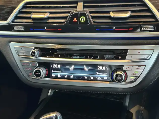 ＢＭＷ ７５０Ｌｉ Mスポーツ 宮城県 2016(平28)年 5万km ミネラルホワイト リヤコンフォートパッケージ/スカイラウンジガラスサンルーフ/リヤエンターテイメントシステム/アクティブクルーズコントロール/レーンキープアシスト/レーンチェンジウォーニング/ヘッドアップディスプレイ/harman/kardon/iDriveナビゲーションシステム/フルセグTV/全方位カメラ/ブラックレザーシート/シートベンチレーション/シートヒーター/メモリ機能付きパワーシート/純正20インチAW/レーザーライトLEDヘッドライト/後席専用タブレット