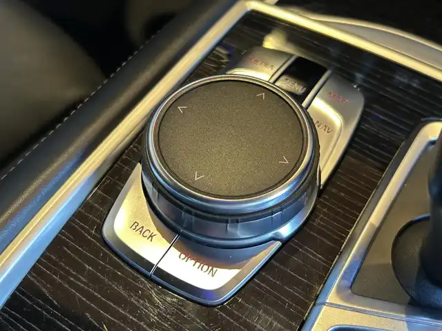 ＢＭＷ ７５０Ｌｉ Mスポーツ 宮城県 2016(平28)年 5万km ミネラルホワイト リヤコンフォートパッケージ/スカイラウンジガラスサンルーフ/リヤエンターテイメントシステム/アクティブクルーズコントロール/レーンキープアシスト/レーンチェンジウォーニング/ヘッドアップディスプレイ/harman/kardon/iDriveナビゲーションシステム/フルセグTV/全方位カメラ/ブラックレザーシート/シートベンチレーション/シートヒーター/メモリ機能付きパワーシート/純正20インチAW/レーザーライトLEDヘッドライト/後席専用タブレット
