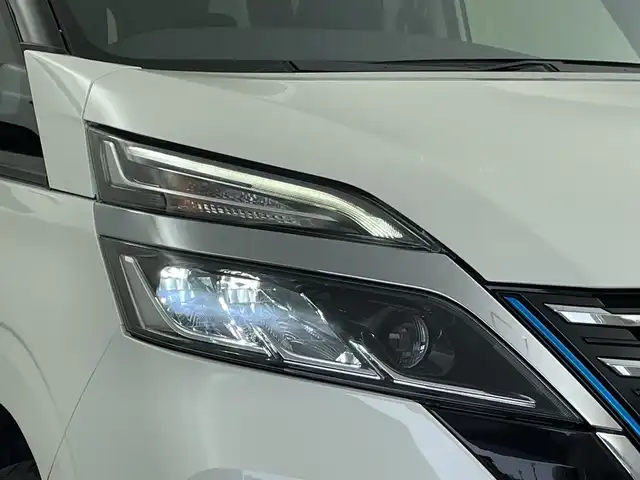 日産 セレナ e－パワー ハイウェイスター V 新潟県 2020(令2)年 5.4万km ブリリアントホワイトパール 禁煙車/純正メモリナビ/ステアリングスイッチ/全周囲カメラ/プロパイロット/デジタルインナーミラー/両側パワースライドドア/ドライブレコーダー/ブラインドスポットモニター/ドアバイザー/ETC