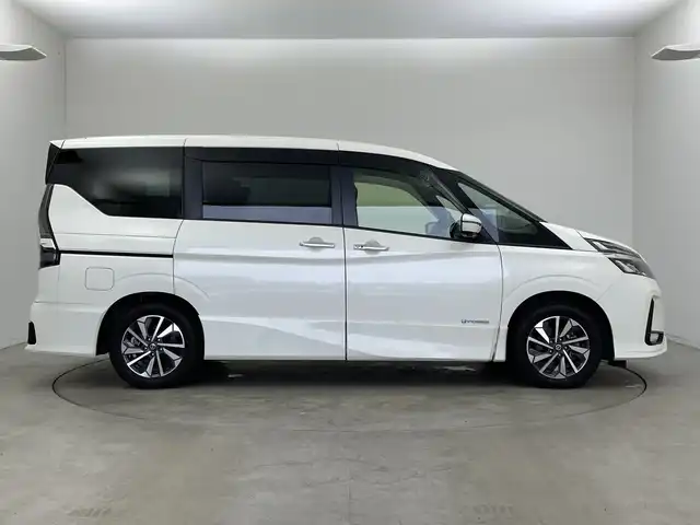 日産 セレナ e－パワー ハイウェイスター V 新潟県 2020(令2)年 5.4万km ブリリアントホワイトパール 禁煙車/純正メモリナビ/ステアリングスイッチ/全周囲カメラ/プロパイロット/デジタルインナーミラー/両側パワースライドドア/ドライブレコーダー/ブラインドスポットモニター/ドアバイザー/ETC