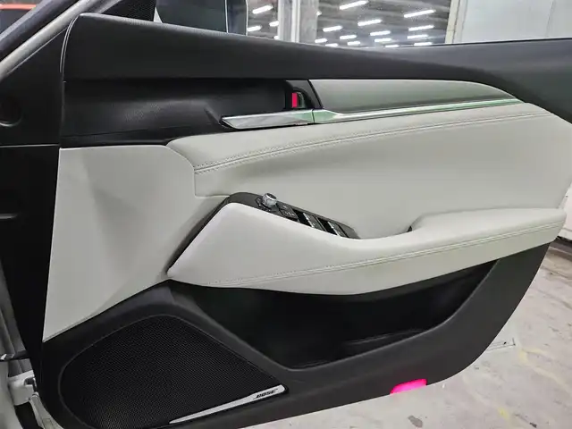 マツダ マツダ６セダン XD 100周年特別記念車 長野県 2020(令2)年 4.4万km スノーフレイクホワイトパールマイカ 〇純正8インチWVGAディスプレイ/コマンダーコントロール/ナビ用SDカードスロット/〇フルセグTV/AM/FMラジオ/CD/DVD/USB端子/〇バックカメラ/〇ワンオーナー/〇ETC/〇レーダークルーズコントロール/〇スマートブレーキサポート/〇レーンキープアシストシステム/〇100周年記念仕様車/〇100周年19インチAW/〇サンルーフ/〇サンシェード/〇レザーシート/〇パワーシート/〇シートヒーター/〇ベンチレーション/〇ヘッドアップディスプレイ/〇BSM/〇BOSE/〇イルミネーションステップ/〇純正デイライト/〇360カメラ/〇サイドシルアウタプレート/〇アルミペダルヘッドセット/〇ブルーワイドミラー/〇中央部メッキリング付革巻きステアリングホイール/〇左右独立温度調整オートエアコン/〇ユーザー買取者/〇禁煙車