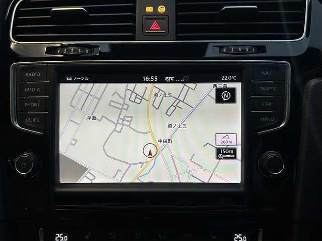 フォルクスワーゲン ゴルフ エディション40 山形県 2014(平26)年 8.8万km 白 純正ナビ/Bluetooth/フルセグＴＶ/バックカメラ/電子パーキング/ブレーキホールド/アダプティブクルーズコントロール/レーンキープアシスト/衝突軽減ブレーキ/パドルシフト/ハーフレザーシート/シートヒーター/オートエアコン/純正17インチアルミホイール/スマートエントリー/ビルトインETC /オートLEDヘッドライト/フォグランプ/スタッドレスタイヤ積載/(205/55/16  5mm)