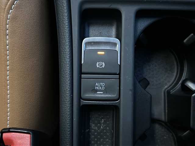 フォルクスワーゲン ゴルフ エディション40 山形県 2014(平26)年 8.8万km 白 純正ナビ/Bluetooth/フルセグＴＶ/バックカメラ/電子パーキング/ブレーキホールド/アダプティブクルーズコントロール/レーンキープアシスト/衝突軽減ブレーキ/パドルシフト/ハーフレザーシート/シートヒーター/オートエアコン/純正17インチアルミホイール/スマートエントリー/ビルトインETC /オートLEDヘッドライト/フォグランプ/スタッドレスタイヤ積載/(205/55/16  5mm)