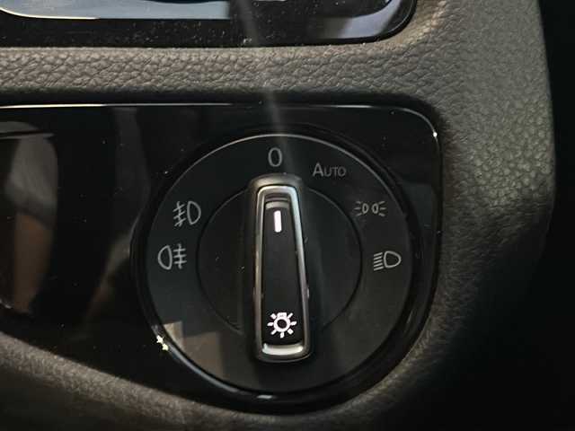 フォルクスワーゲン ゴルフ エディション40 山形県 2014(平26)年 8.8万km 白 純正ナビ/Bluetooth/フルセグＴＶ/バックカメラ/電子パーキング/ブレーキホールド/アダプティブクルーズコントロール/レーンキープアシスト/衝突軽減ブレーキ/パドルシフト/ハーフレザーシート/シートヒーター/オートエアコン/純正17インチアルミホイール/スマートエントリー/ビルトインETC /オートLEDヘッドライト/フォグランプ/スタッドレスタイヤ積載/(205/55/16  5mm)