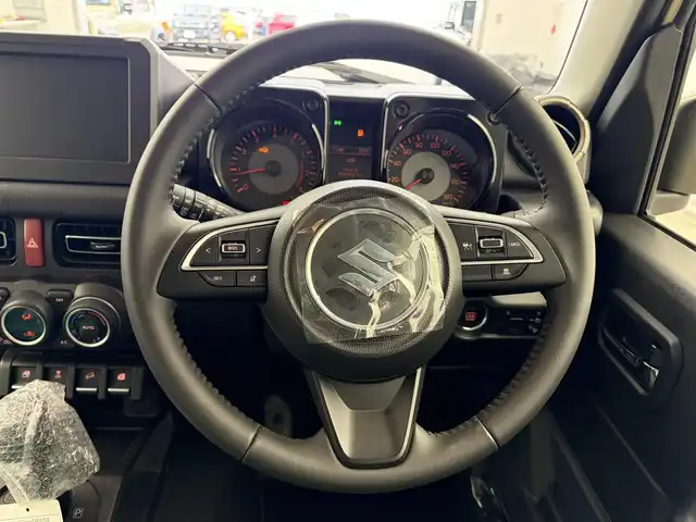 スズキ ジムニー ノマド FC 愛知県 2025(令7)年 0.1千km ベージュ 登録済未使用車/登録時走行距離37km/スズキセーフティサポート/4WD/革巻きステアリング/ステアリングリモコン/アダプティブクルーズコントロール/前席シートヒーター/純正15インチアルミホイール/純正フロアマット/ミラーヒーター