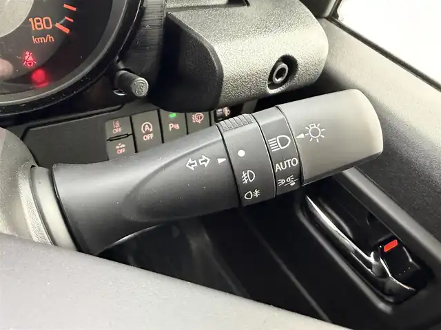 スズキ ジムニー ノマド FC 愛知県 2025(令7)年 0.1千km ベージュ 登録済未使用車/登録時走行距離37km/スズキセーフティサポート/4WD/革巻きステアリング/ステアリングリモコン/アダプティブクルーズコントロール/前席シートヒーター/純正15インチアルミホイール/純正フロアマット/ミラーヒーター