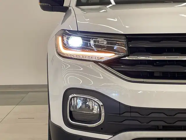 フォルクスワーゲン Ｔ－クロス TSI 1stプラス 岡山県 2020(令2)年 5.1万km ピュアホワイト オールインセーフティ（予防安全装備）/プリクラッシュブレーキ/AAC/レーンキープアシスト/ブラインドスポット/リアトラフィックアラート/ドライバー疲労検知/ハイビームアシスト/パークアシスト/PDC/リアビューカメラ/LEDヘッドライト/純正ナビ/フルセグTV/AppleCarPlay/ETC/純正18インチAW