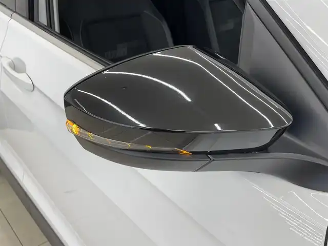 フォルクスワーゲン Ｔ－クロス TSI 1stプラス 岡山県 2020(令2)年 5.1万km ピュアホワイト オールインセーフティ（予防安全装備）/プリクラッシュブレーキ/AAC/レーンキープアシスト/ブラインドスポット/リアトラフィックアラート/ドライバー疲労検知/ハイビームアシスト/パークアシスト/PDC/リアビューカメラ/LEDヘッドライト/純正ナビ/フルセグTV/AppleCarPlay/ETC/純正18インチAW