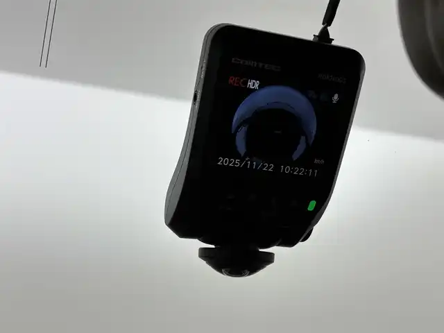 トヨタ ハイラックス サーフ SSR－G 福岡県 2000(平12)年 13.6万km シルバーM/シルバーM 社外ナビ　/ＭＯＭＯステアリング　/４ＷＤ　/ＥＴＣ　/ドラレコ　/レーダー探知機　/ＡＣ１００Ｖ　/ＴＶキャンセラー　/ルーフレール　/背面タイヤ　/牽引フック　/ＩＰＦヘッドライト　/フォグランプ　/純正アルミホイール