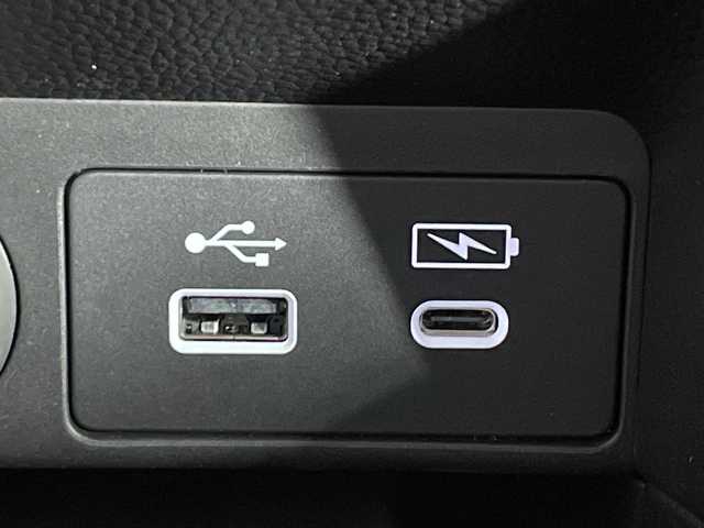 ホンダ ステップワゴン スパーダ eHEV 神奈川県 2025(令7)年 0.1千km プラチナホワイトパール 登録済未使用車/純正11.4型メモリーホンダコネクトナビゲーション【LXM-247VfLi】/フルセグ　Bluetooth　CD DVD　SD　USB　/バックカメラ/両側電動スライドドア/パワーバックドア/ホンダセンシング/CMBS衝突軽減ブレーキ/LKAS車線維持支援システム/路外逸脱制御機能/渋滞運転支援機能/誤発進抑制機能/ブラインドスポットインフォメーション/レーダークルーズコントロール/ECON/アイドリングストップ/ハーフレザーシート/前席シートヒーター/革巻きステアリング/パドルシフト/ステアリングスイッチ/電動パーキングブレーキ/オートブレーキホールド/プッシュスタート/スマートキー/LEDヘッドランプ/フロントフォグランプ/純正16インチアルミホイール/電格ウインカーミラー/取説　保証書　スペアキー