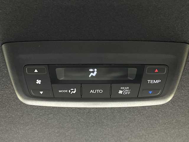 ホンダ ステップワゴン スパーダ eHEV 神奈川県 2025(令7)年 0.1千km プラチナホワイトパール 登録済未使用車/純正11.4型メモリーホンダコネクトナビゲーション【LXM-247VfLi】/フルセグ　Bluetooth　CD DVD　SD　USB　/バックカメラ/両側電動スライドドア/パワーバックドア/ホンダセンシング/CMBS衝突軽減ブレーキ/LKAS車線維持支援システム/路外逸脱制御機能/渋滞運転支援機能/誤発進抑制機能/ブラインドスポットインフォメーション/レーダークルーズコントロール/ECON/アイドリングストップ/ハーフレザーシート/前席シートヒーター/革巻きステアリング/パドルシフト/ステアリングスイッチ/電動パーキングブレーキ/オートブレーキホールド/プッシュスタート/スマートキー/LEDヘッドランプ/フロントフォグランプ/純正16インチアルミホイール/電格ウインカーミラー/取説　保証書　スペアキー