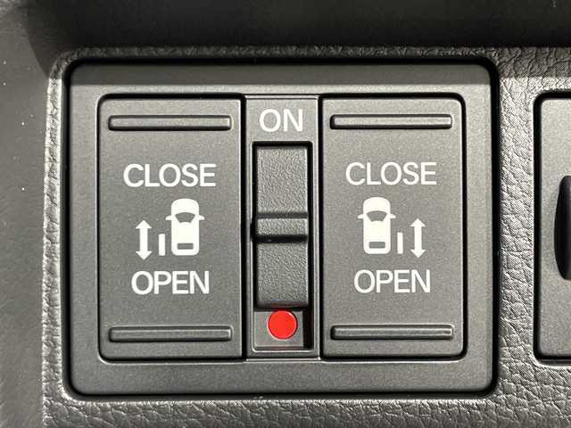 ホンダ ステップワゴン スパーダ eHEV 神奈川県 2025(令7)年 0.1千km プラチナホワイトパール 登録済未使用車/純正11.4型メモリーホンダコネクトナビゲーション【LXM-247VfLi】/フルセグ　Bluetooth　CD DVD　SD　USB　/バックカメラ/両側電動スライドドア/パワーバックドア/ホンダセンシング/CMBS衝突軽減ブレーキ/LKAS車線維持支援システム/路外逸脱制御機能/渋滞運転支援機能/誤発進抑制機能/ブラインドスポットインフォメーション/レーダークルーズコントロール/ECON/アイドリングストップ/ハーフレザーシート/前席シートヒーター/革巻きステアリング/パドルシフト/ステアリングスイッチ/電動パーキングブレーキ/オートブレーキホールド/プッシュスタート/スマートキー/LEDヘッドランプ/フロントフォグランプ/純正16インチアルミホイール/電格ウインカーミラー/取説　保証書　スペアキー