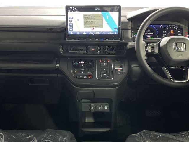 ホンダ ステップワゴン スパーダ eHEV 神奈川県 2025(令7)年 0.1千km プラチナホワイトパール 登録済未使用車/純正11.4型メモリーホンダコネクトナビゲーション【LXM-247VfLi】/フルセグ　Bluetooth　CD DVD　SD　USB　/バックカメラ/両側電動スライドドア/パワーバックドア/ホンダセンシング/CMBS衝突軽減ブレーキ/LKAS車線維持支援システム/路外逸脱制御機能/渋滞運転支援機能/誤発進抑制機能/ブラインドスポットインフォメーション/レーダークルーズコントロール/ECON/アイドリングストップ/ハーフレザーシート/前席シートヒーター/革巻きステアリング/パドルシフト/ステアリングスイッチ/電動パーキングブレーキ/オートブレーキホールド/プッシュスタート/スマートキー/LEDヘッドランプ/フロントフォグランプ/純正16インチアルミホイール/電格ウインカーミラー/取説　保証書　スペアキー