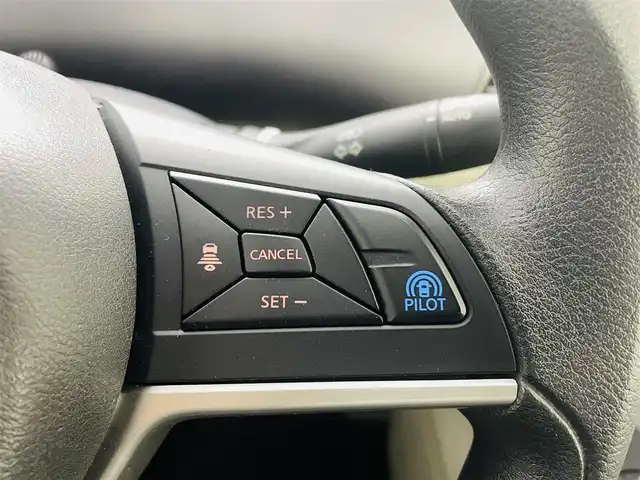 日産 セレナ X 福島県 2016(平28)年 5.3万km アズライトブルー 安全運転支援装備/・衝突軽減ブレーキ/・プロパイロット機能/・踏み間違い衝突防止アシスト/・車線逸脱警報/・アラウンドビューモニター/・横滑り防止/・パーキングアシスト/純正フリップダウンモニター/デジタルインナーミラー/純正9インチSDナビ/型式：MM516‐L/・フルセグTV/・全方位カメラ/・Blu-ray/・CD、DVD/・Bluetooth/・ビルトインETC/・FM、AM/・AUX/・ステアリングスイッチ/両側パワースライドドア/オートライト/純正鉄チンキャップ/純正フロアマット/ロールサンシェード/アイドリングストップ/ウォークスルー/プッシュスタート/・スマートキー/・スペアキー