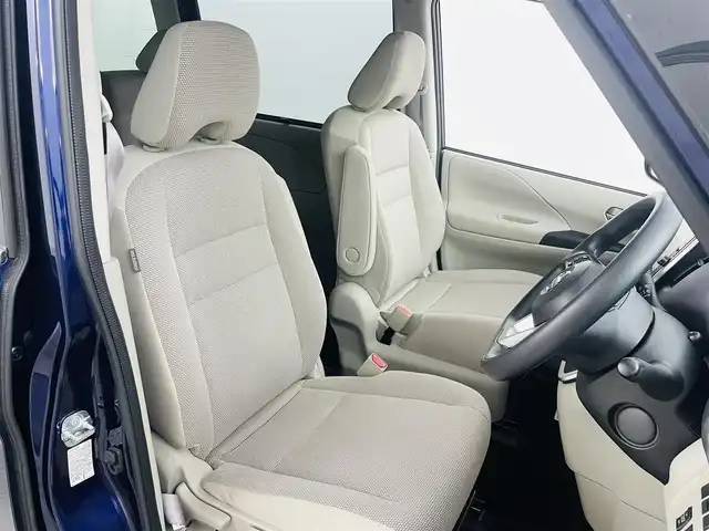 日産 セレナ X 福島県 2016(平28)年 5.3万km アズライトブルー 安全運転支援装備/・衝突軽減ブレーキ/・プロパイロット機能/・踏み間違い衝突防止アシスト/・車線逸脱警報/・アラウンドビューモニター/・横滑り防止/・パーキングアシスト/純正フリップダウンモニター/デジタルインナーミラー/純正9インチSDナビ/型式：MM516‐L/・フルセグTV/・全方位カメラ/・Blu-ray/・CD、DVD/・Bluetooth/・ビルトインETC/・FM、AM/・AUX/・ステアリングスイッチ/両側パワースライドドア/オートライト/純正鉄チンキャップ/純正フロアマット/ロールサンシェード/アイドリングストップ/ウォークスルー/プッシュスタート/・スマートキー/・スペアキー