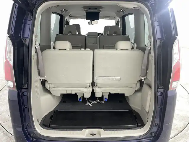 日産 セレナ X 福島県 2016(平28)年 5.3万km アズライトブルー 安全運転支援装備/・衝突軽減ブレーキ/・プロパイロット機能/・踏み間違い衝突防止アシスト/・車線逸脱警報/・アラウンドビューモニター/・横滑り防止/・パーキングアシスト/純正フリップダウンモニター/デジタルインナーミラー/純正9インチSDナビ/型式：MM516‐L/・フルセグTV/・全方位カメラ/・Blu-ray/・CD、DVD/・Bluetooth/・ビルトインETC/・FM、AM/・AUX/・ステアリングスイッチ/両側パワースライドドア/オートライト/純正鉄チンキャップ/純正フロアマット/ロールサンシェード/アイドリングストップ/ウォークスルー/プッシュスタート/・スマートキー/・スペアキー