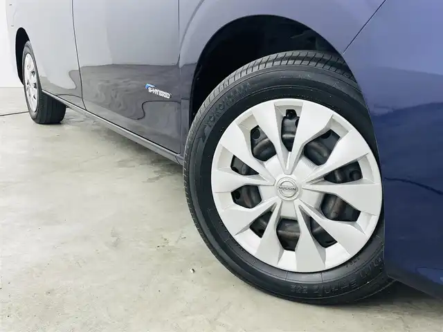 日産 セレナ X 福島県 2016(平28)年 5.3万km アズライトブルー 安全運転支援装備/・衝突軽減ブレーキ/・プロパイロット機能/・踏み間違い衝突防止アシスト/・車線逸脱警報/・アラウンドビューモニター/・横滑り防止/・パーキングアシスト/純正フリップダウンモニター/デジタルインナーミラー/純正9インチSDナビ/型式：MM516‐L/・フルセグTV/・全方位カメラ/・Blu-ray/・CD、DVD/・Bluetooth/・ビルトインETC/・FM、AM/・AUX/・ステアリングスイッチ/両側パワースライドドア/オートライト/純正鉄チンキャップ/純正フロアマット/ロールサンシェード/アイドリングストップ/ウォークスルー/プッシュスタート/・スマートキー/・スペアキー