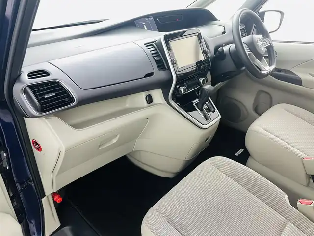 日産 セレナ X 福島県 2016(平28)年 5.3万km アズライトブルー 安全運転支援装備/・衝突軽減ブレーキ/・プロパイロット機能/・踏み間違い衝突防止アシスト/・車線逸脱警報/・アラウンドビューモニター/・横滑り防止/・パーキングアシスト/純正フリップダウンモニター/デジタルインナーミラー/純正9インチSDナビ/型式：MM516‐L/・フルセグTV/・全方位カメラ/・Blu-ray/・CD、DVD/・Bluetooth/・ビルトインETC/・FM、AM/・AUX/・ステアリングスイッチ/両側パワースライドドア/オートライト/純正鉄チンキャップ/純正フロアマット/ロールサンシェード/アイドリングストップ/ウォークスルー/プッシュスタート/・スマートキー/・スペアキー