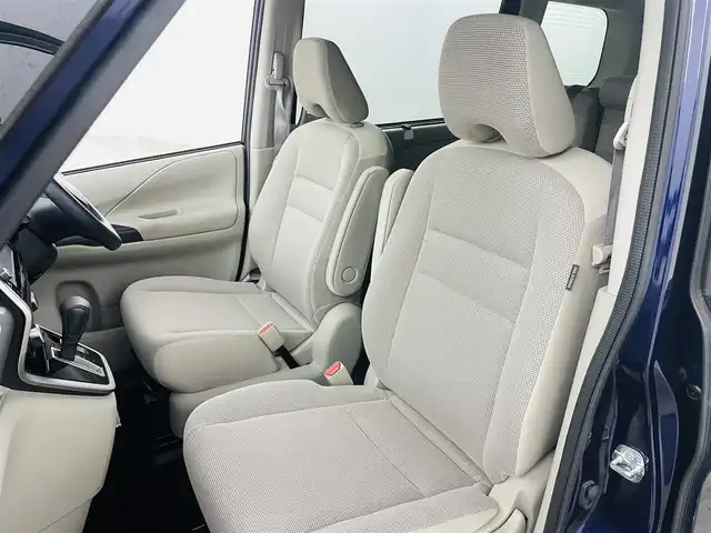 日産 セレナ X 福島県 2016(平28)年 5.3万km アズライトブルー 安全運転支援装備/・衝突軽減ブレーキ/・プロパイロット機能/・踏み間違い衝突防止アシスト/・車線逸脱警報/・アラウンドビューモニター/・横滑り防止/・パーキングアシスト/純正フリップダウンモニター/デジタルインナーミラー/純正9インチSDナビ/型式：MM516‐L/・フルセグTV/・全方位カメラ/・Blu-ray/・CD、DVD/・Bluetooth/・ビルトインETC/・FM、AM/・AUX/・ステアリングスイッチ/両側パワースライドドア/オートライト/純正鉄チンキャップ/純正フロアマット/ロールサンシェード/アイドリングストップ/ウォークスルー/プッシュスタート/・スマートキー/・スペアキー