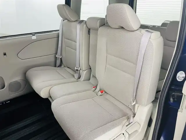 日産 セレナ X 福島県 2016(平28)年 5.3万km アズライトブルー 安全運転支援装備/・衝突軽減ブレーキ/・プロパイロット機能/・踏み間違い衝突防止アシスト/・車線逸脱警報/・アラウンドビューモニター/・横滑り防止/・パーキングアシスト/純正フリップダウンモニター/デジタルインナーミラー/純正9インチSDナビ/型式：MM516‐L/・フルセグTV/・全方位カメラ/・Blu-ray/・CD、DVD/・Bluetooth/・ビルトインETC/・FM、AM/・AUX/・ステアリングスイッチ/両側パワースライドドア/オートライト/純正鉄チンキャップ/純正フロアマット/ロールサンシェード/アイドリングストップ/ウォークスルー/プッシュスタート/・スマートキー/・スペアキー