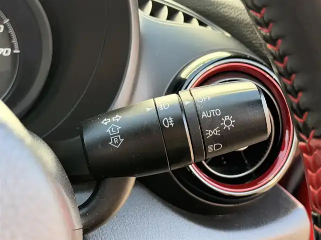 アバルト １２４ スパイダー 神奈川県 2016(平28)年 9.7万km 赤 純正ナビ／フルセグＴＶ／Ｂｌｕｅｔｏｏｔｈ／ＣＤ／ＤＶＤ/クルーズコントロール/バックカメラ/前席シートヒーター/レザーシート/リアコーナーセンサー/オートライト/フォグランプ/スペアキー/ABS/盗難防止装置/横滑り防止装置/LEDヘッドライト/取扱説明書