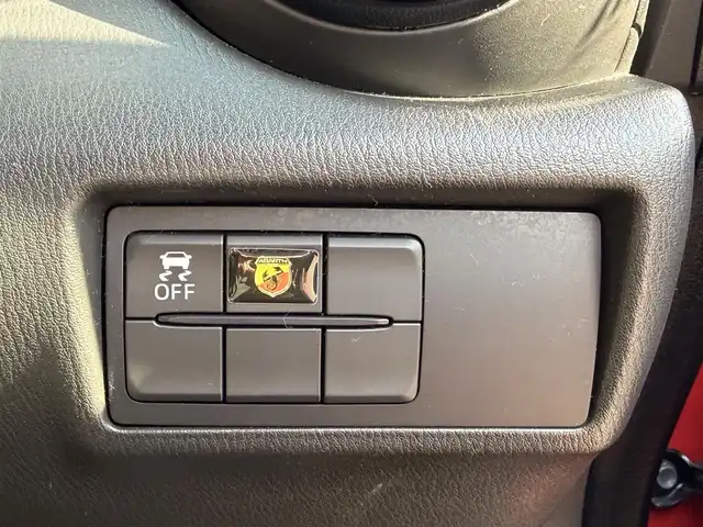 アバルト １２４ スパイダー 神奈川県 2016(平28)年 9.7万km 赤 純正ナビ／フルセグＴＶ／Ｂｌｕｅｔｏｏｔｈ／ＣＤ／ＤＶＤ/クルーズコントロール/バックカメラ/前席シートヒーター/レザーシート/リアコーナーセンサー/オートライト/フォグランプ/スペアキー/ABS/盗難防止装置/横滑り防止装置/LEDヘッドライト/取扱説明書