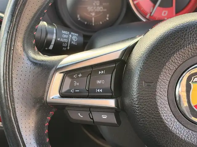 アバルト １２４ スパイダー 神奈川県 2016(平28)年 9.7万km 赤 純正ナビ／フルセグＴＶ／Ｂｌｕｅｔｏｏｔｈ／ＣＤ／ＤＶＤ/クルーズコントロール/バックカメラ/前席シートヒーター/レザーシート/リアコーナーセンサー/オートライト/フォグランプ/スペアキー/ABS/盗難防止装置/横滑り防止装置/LEDヘッドライト/取扱説明書