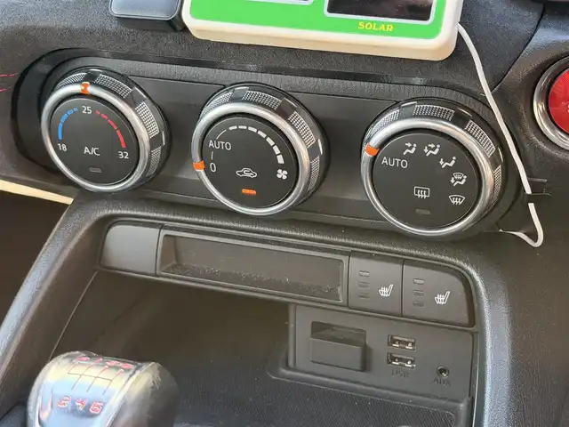 アバルト １２４ スパイダー 神奈川県 2016(平28)年 9.7万km 赤 純正ナビ／フルセグＴＶ／Ｂｌｕｅｔｏｏｔｈ／ＣＤ／ＤＶＤ/クルーズコントロール/バックカメラ/前席シートヒーター/レザーシート/リアコーナーセンサー/オートライト/フォグランプ/スペアキー/ABS/盗難防止装置/横滑り防止装置/LEDヘッドライト/取扱説明書