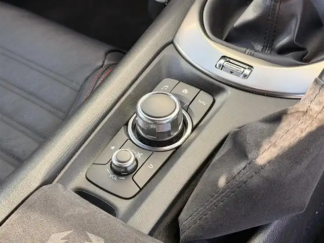 アバルト １２４ スパイダー 神奈川県 2016(平28)年 9.7万km 赤 純正ナビ／フルセグＴＶ／Ｂｌｕｅｔｏｏｔｈ／ＣＤ／ＤＶＤ/クルーズコントロール/バックカメラ/前席シートヒーター/レザーシート/リアコーナーセンサー/オートライト/フォグランプ/スペアキー/ABS/盗難防止装置/横滑り防止装置/LEDヘッドライト/取扱説明書