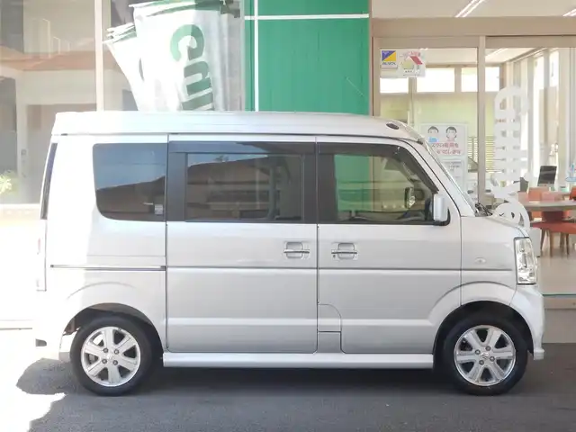 スズキエブリイに履いてました。