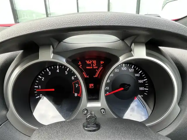 日産 ジューク 16GT FOUR タイプV 香川県 2014(平26)年 7.7万km パッションレッド 登録時走行距離：76270km/4WD/ターボ/ディーラー純正ナビ/　CD BT フルセグTV/バックカメラ/ビルトインETC/ドライブレコーダー/コーナーセンサー/HIDヘッドライト/オートライト/フォグランプ/横滑り防止装置/革巻きステアリング/プッシュスタート/スマートキー/スペアキー