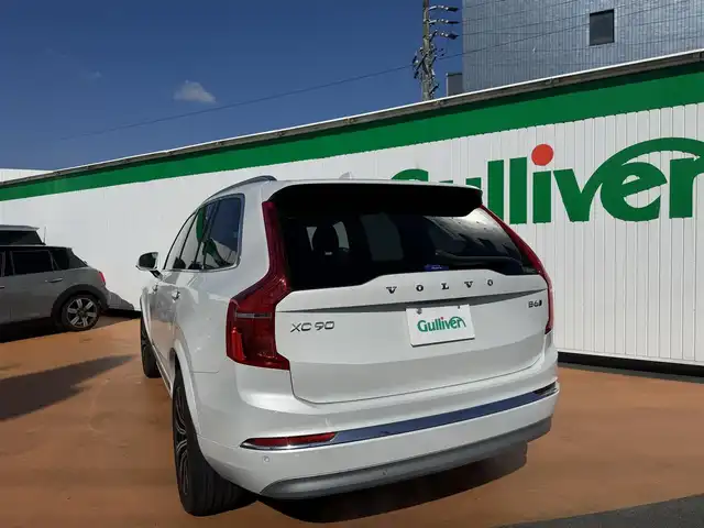 ボルボ ＸＣ９０ B6 AWD インスクリプション 三重県 2021(令3)年 2.3万km パール E-8ATギアトロニック/パノラマガラスサンルーフ/3列シート（7人乗り）/2.0ETC/パノラマガラスサンルーフ/BowersWilkins/　プレミアムサウンドオーディオシステム/　（19スピーカー）/スーパーチャージャー/車間警告機能/シルバールーフレール/ヘッドアップディスプレイ/オレフィス製クリスタル/　　　　　　　　シフトノブ/スペアキーあり/シートヒーター/（運転席/助手席/2列目）/サンシェード（リアドア）