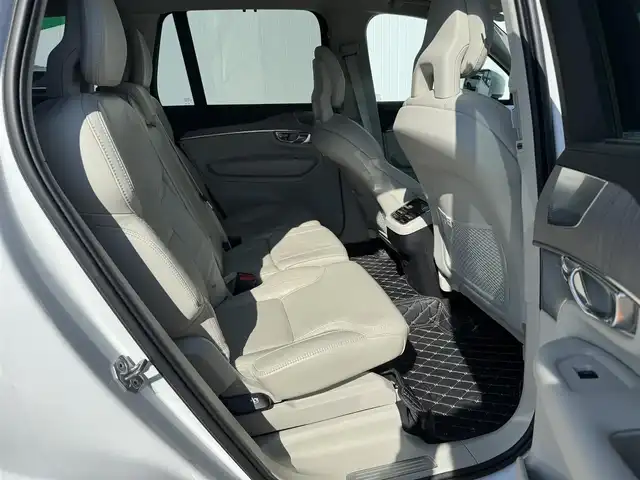 ボルボ ＸＣ９０ B6 AWD インスクリプション 三重県 2021(令3)年 2.3万km パール E-8ATギアトロニック/パノラマガラスサンルーフ/3列シート（7人乗り）/2.0ETC/パノラマガラスサンルーフ/BowersWilkins/　プレミアムサウンドオーディオシステム/　（19スピーカー）/スーパーチャージャー/車間警告機能/シルバールーフレール/ヘッドアップディスプレイ/オレフィス製クリスタル/　　　　　　　　シフトノブ/スペアキーあり/シートヒーター/（運転席/助手席/2列目）/サンシェード（リアドア）