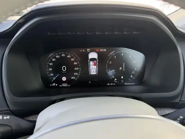 ボルボ ＸＣ９０ B6 AWD インスクリプション 三重県 2021(令3)年 2.3万km パール E-8ATギアトロニック/パノラマガラスサンルーフ/3列シート（7人乗り）/2.0ETC/パノラマガラスサンルーフ/BowersWilkins/　プレミアムサウンドオーディオシステム/　（19スピーカー）/スーパーチャージャー/車間警告機能/シルバールーフレール/ヘッドアップディスプレイ/オレフィス製クリスタル/　　　　　　　　シフトノブ/スペアキーあり/シートヒーター/（運転席/助手席/2列目）/サンシェード（リアドア）