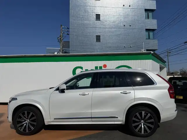 ボルボ ＸＣ９０ B6 AWD インスクリプション 三重県 2021(令3)年 2.3万km パール E-8ATギアトロニック/パノラマガラスサンルーフ/3列シート（7人乗り）/2.0ETC/パノラマガラスサンルーフ/BowersWilkins/　プレミアムサウンドオーディオシステム/　（19スピーカー）/スーパーチャージャー/車間警告機能/シルバールーフレール/ヘッドアップディスプレイ/オレフィス製クリスタル/　　　　　　　　シフトノブ/スペアキーあり/シートヒーター/（運転席/助手席/2列目）/サンシェード（リアドア）