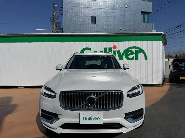 ボルボ ＸＣ９０ B6 AWD インスクリプション 三重県 2021(令3)年 2.3万km パール E-8ATギアトロニック/パノラマガラスサンルーフ/3列シート（7人乗り）/2.0ETC/パノラマガラスサンルーフ/BowersWilkins/　プレミアムサウンドオーディオシステム/　（19スピーカー）/スーパーチャージャー/車間警告機能/シルバールーフレール/ヘッドアップディスプレイ/オレフィス製クリスタル/　　　　　　　　シフトノブ/スペアキーあり/シートヒーター/（運転席/助手席/2列目）/サンシェード（リアドア）